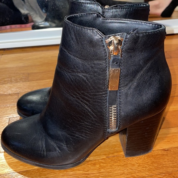 ALDO: black booty heel with gold zip sides - Picture 2 of 11